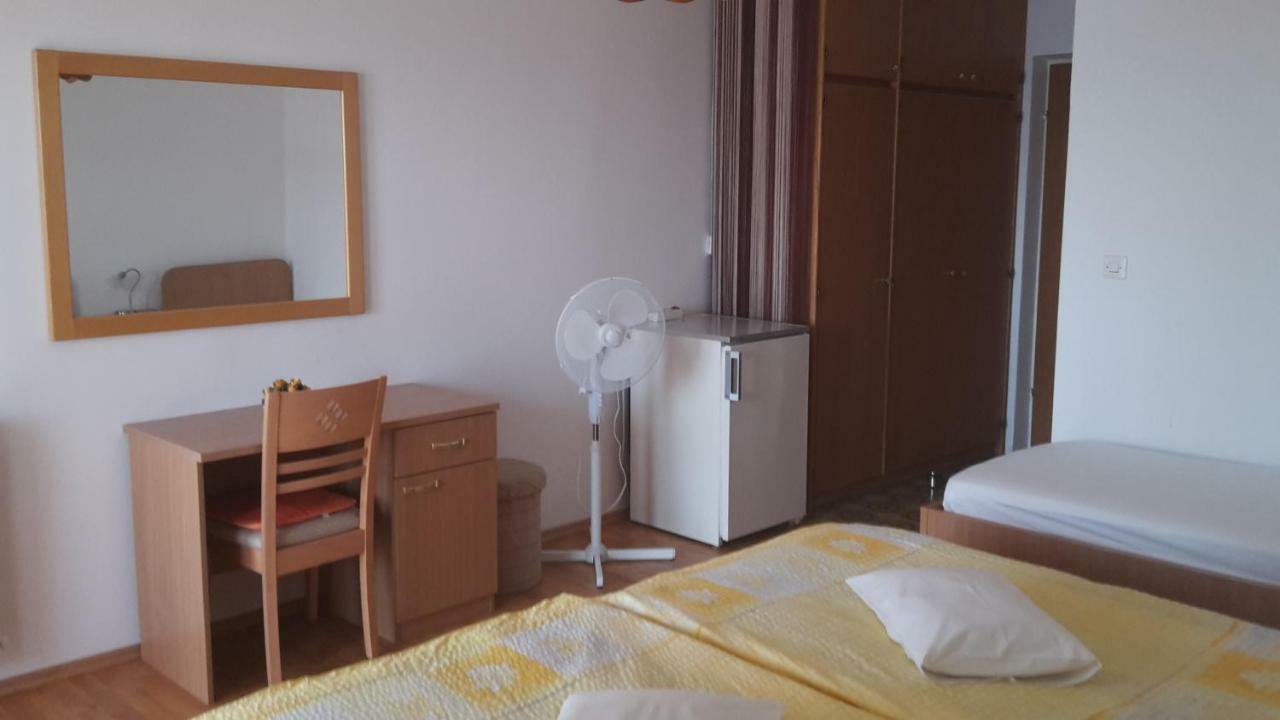 As Brela Hotel Екстериор снимка